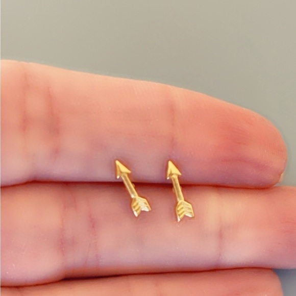 14k Gol Vermeil Arrow Stud Earrings Minimalist Tiny Arrows - Picture 6 of 12